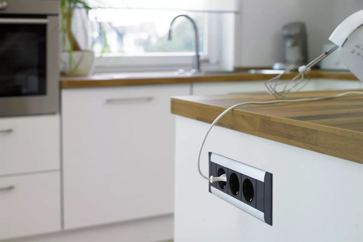 Er is een modulair stopcontact in de keuken geïnstalleerd.