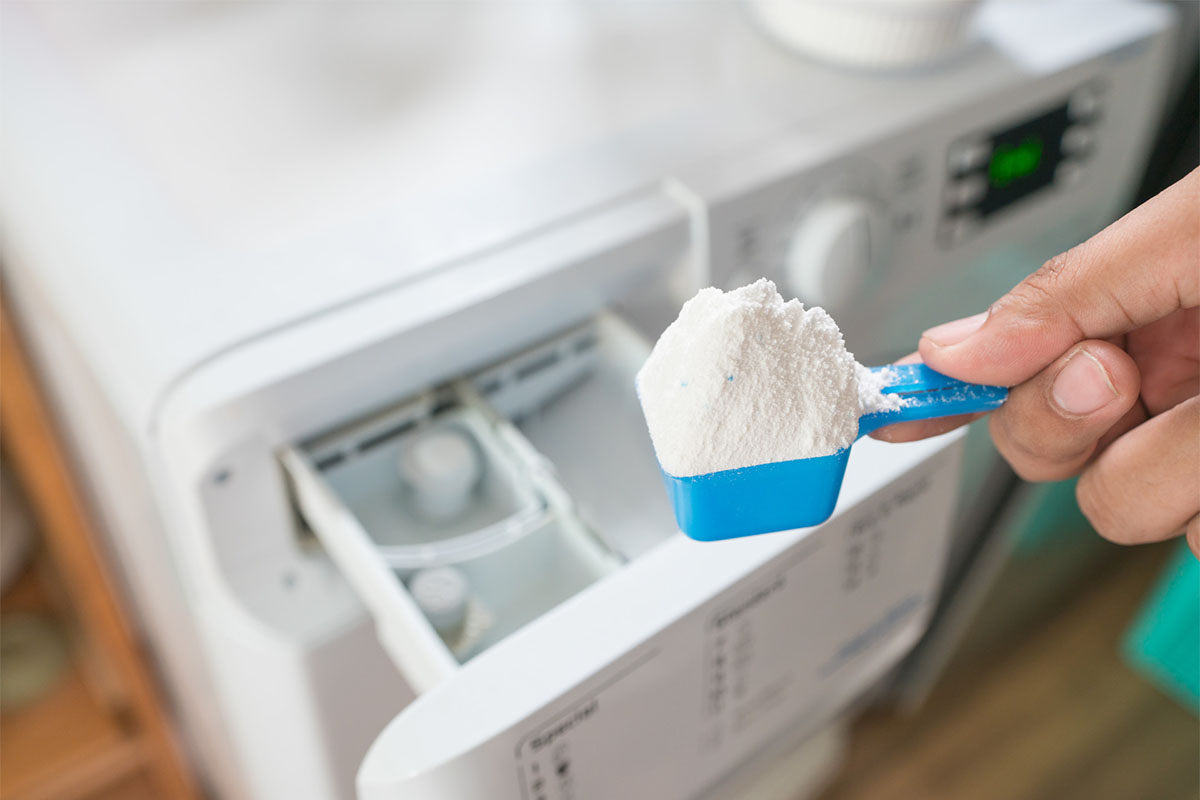 Experts hebben wasmiddelen onderzocht. Ze raden het product van een bekend merk ten zeerste af.