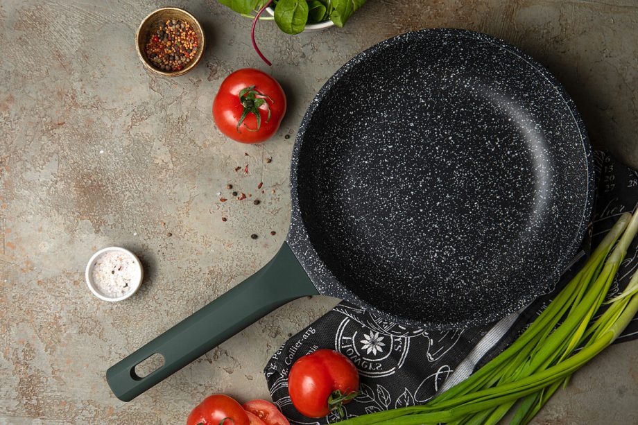 Witte vlekken op de pan.